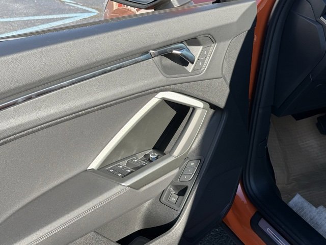 Vehicle image 8 of 26