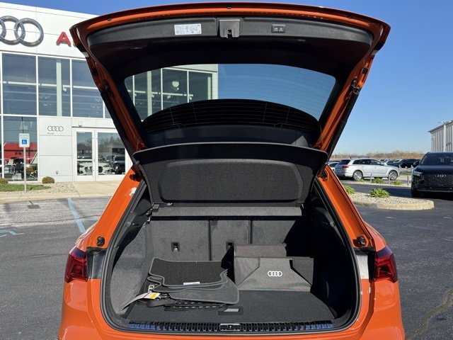 Vehicle image 14 of 26