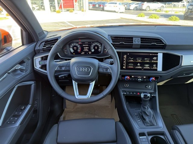 Vehicle image 17 of 26