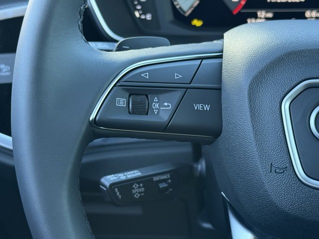 Vehicle image 23 of 26