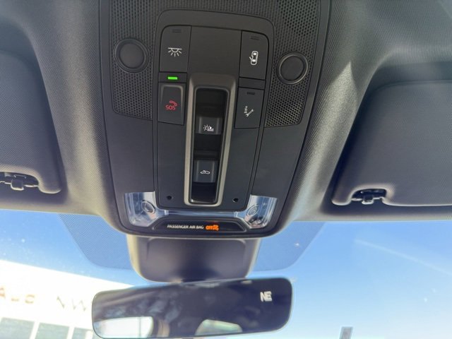 Vehicle image 11 of 26