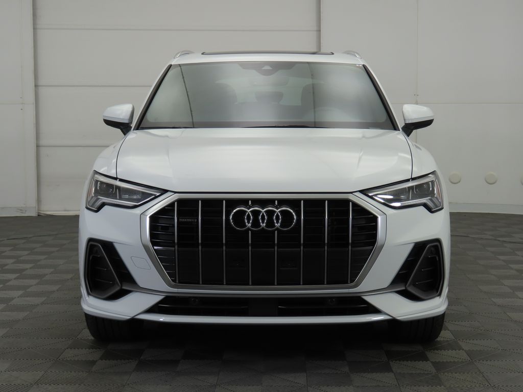 Vehicle image 2 of 33