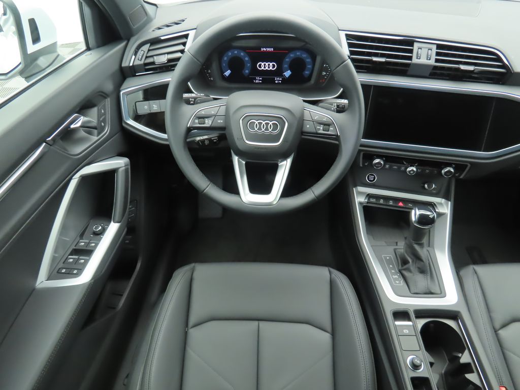 Vehicle image 11 of 33