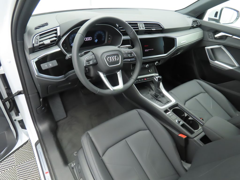 Vehicle image 10 of 33