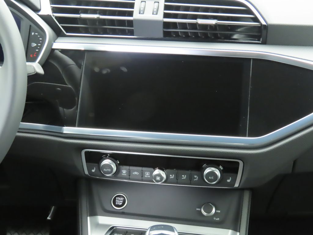 Vehicle image 15 of 33