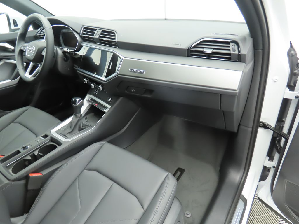 Vehicle image 18 of 33