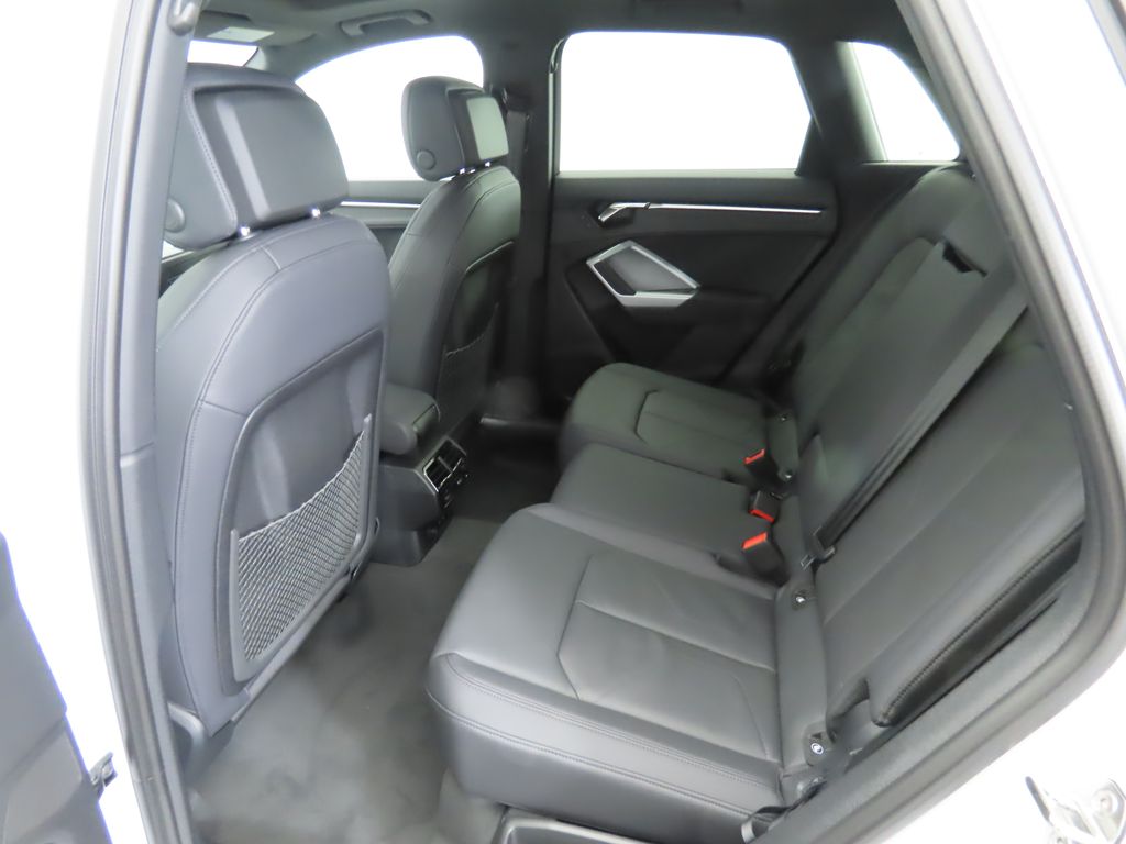 Vehicle image 22 of 33