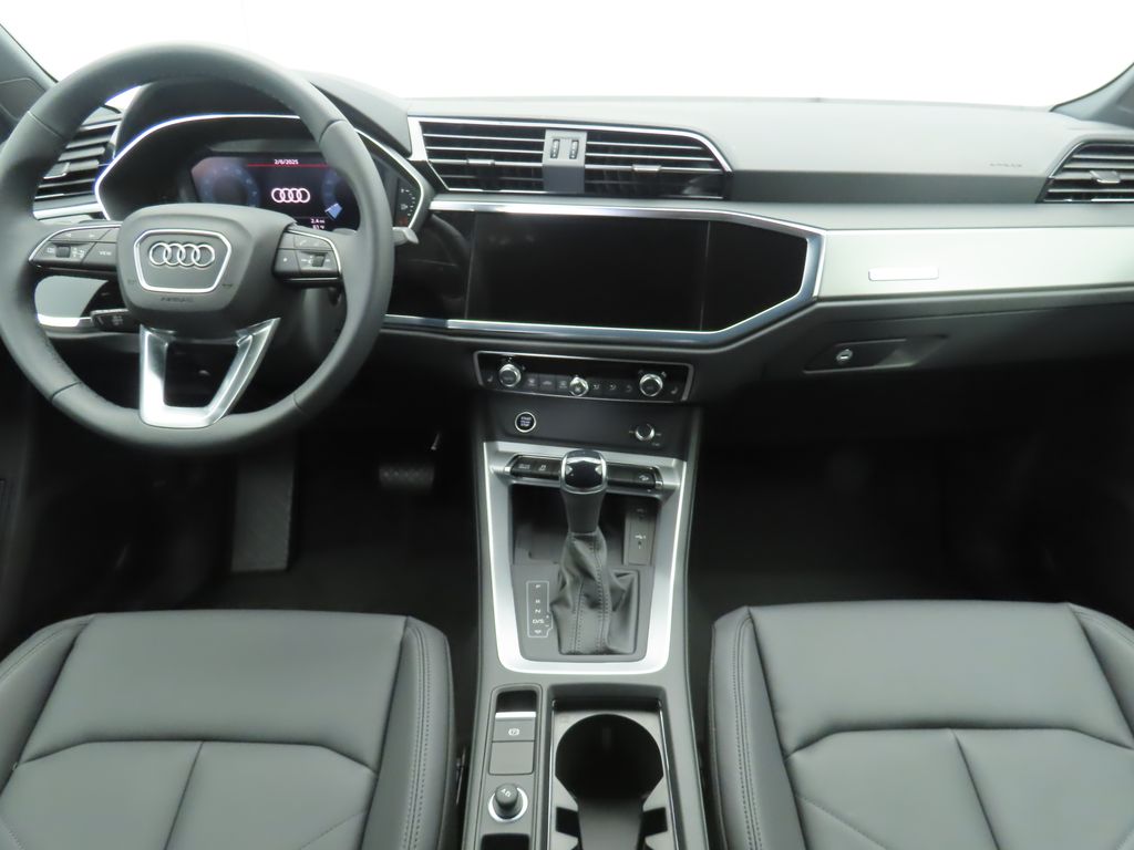Vehicle image 14 of 33