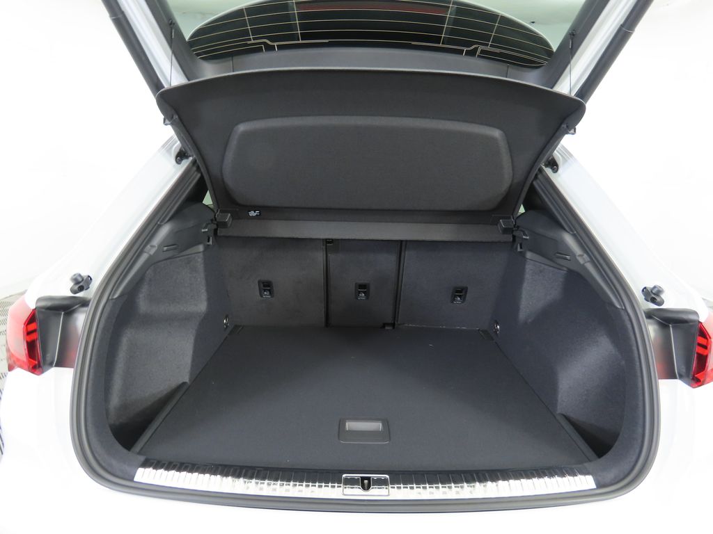 Vehicle image 29 of 33