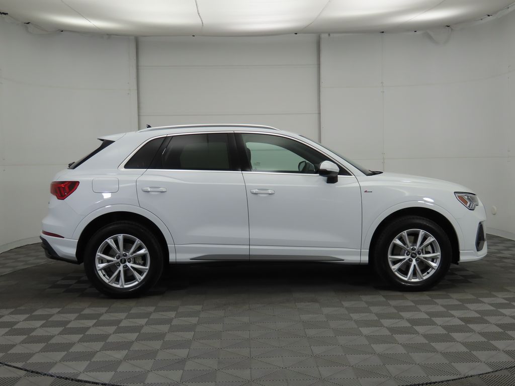 Vehicle image 4 of 33