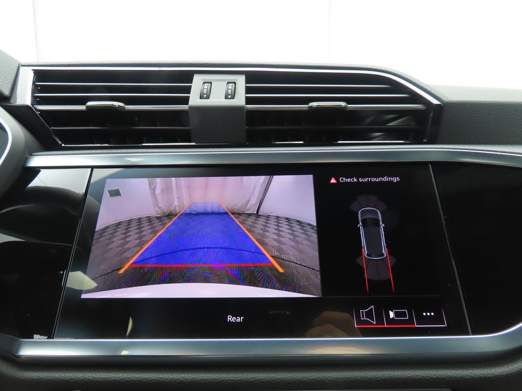 Vehicle image 16 of 33