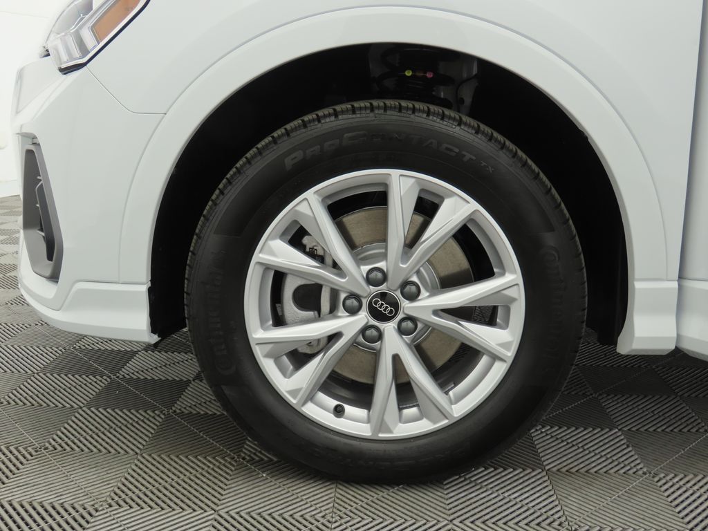 Vehicle image 31 of 33