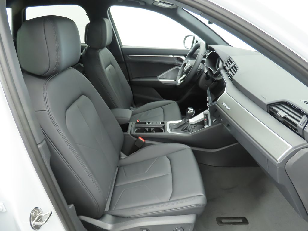 Vehicle image 21 of 33