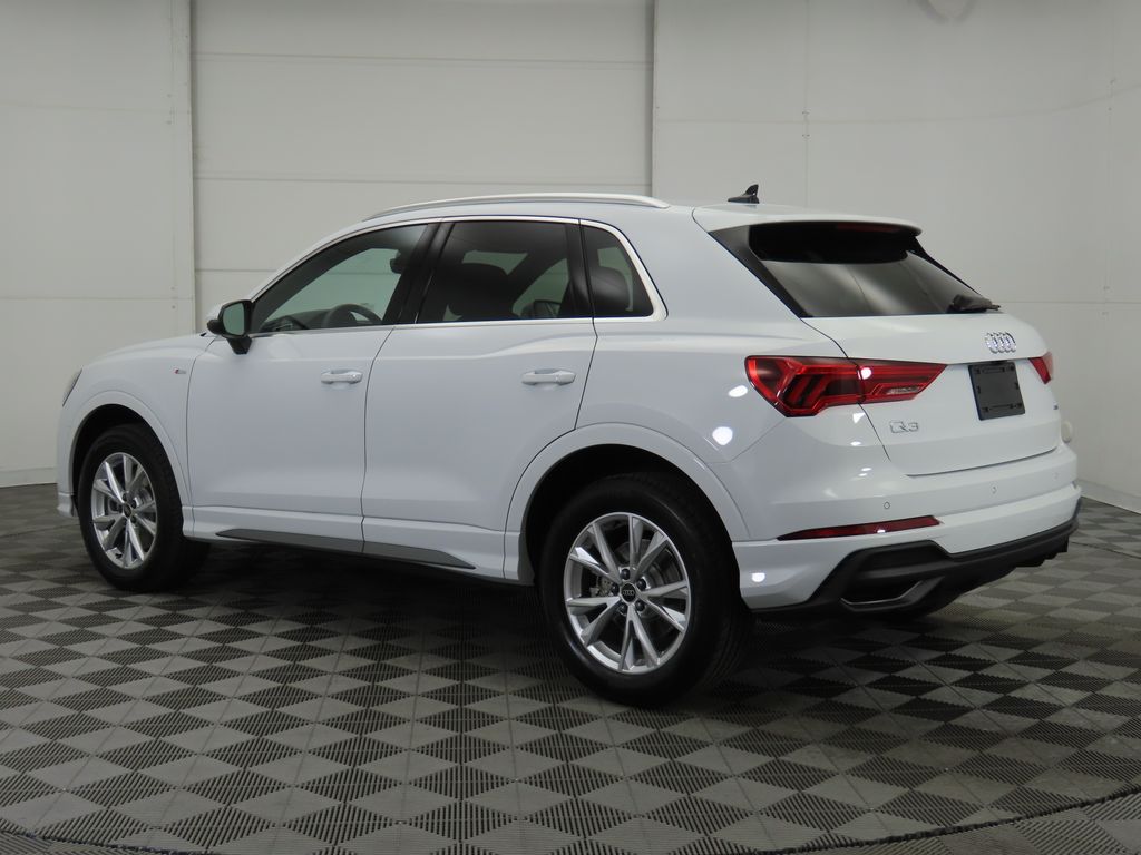 Vehicle image 7 of 33
