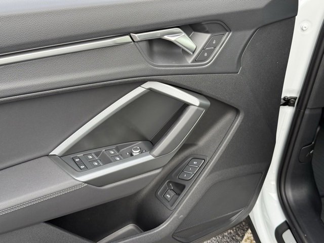 Vehicle image 9 of 25