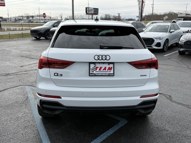 Vehicle image 4 of 25