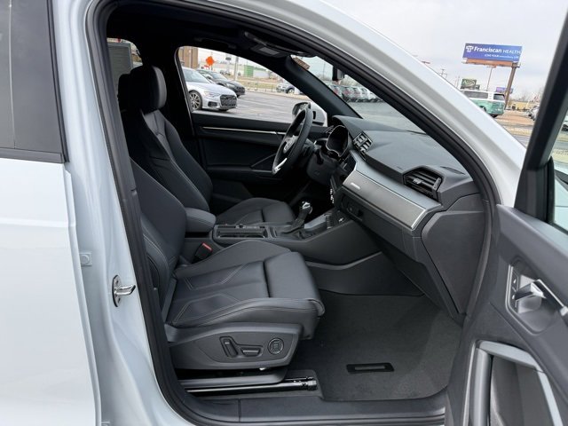 Vehicle image 15 of 25