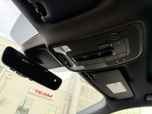 Vehicle image 22 of 25
