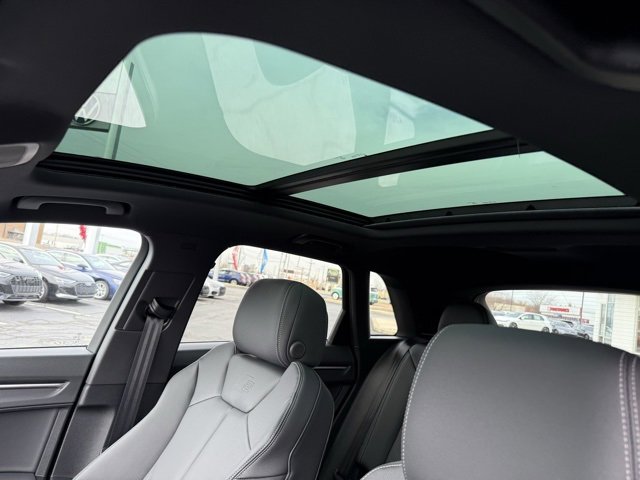 Vehicle image 11 of 25