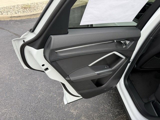 Vehicle image 13 of 25