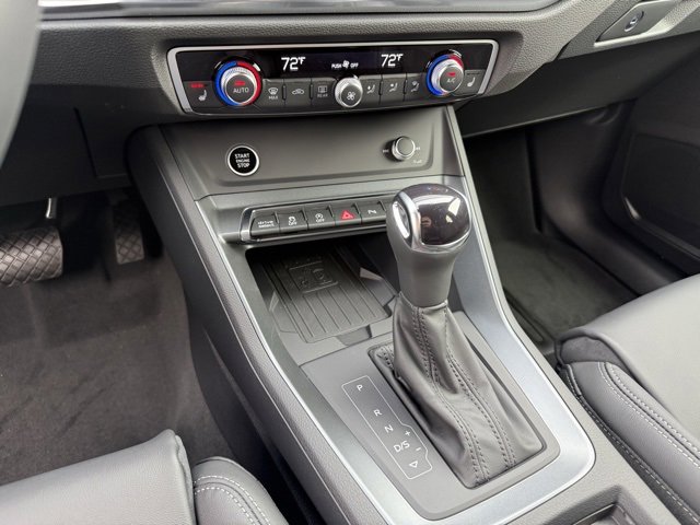 Vehicle image 19 of 25