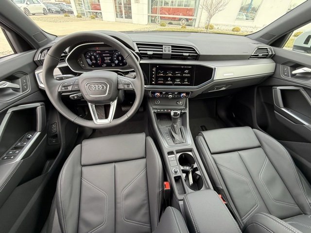Vehicle image 7 of 25