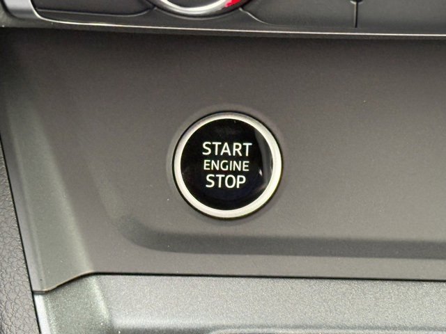 Vehicle image 18 of 25