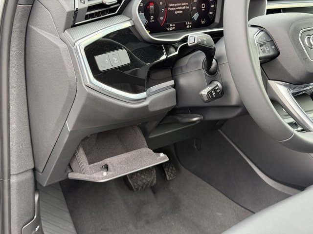Vehicle image 10 of 25