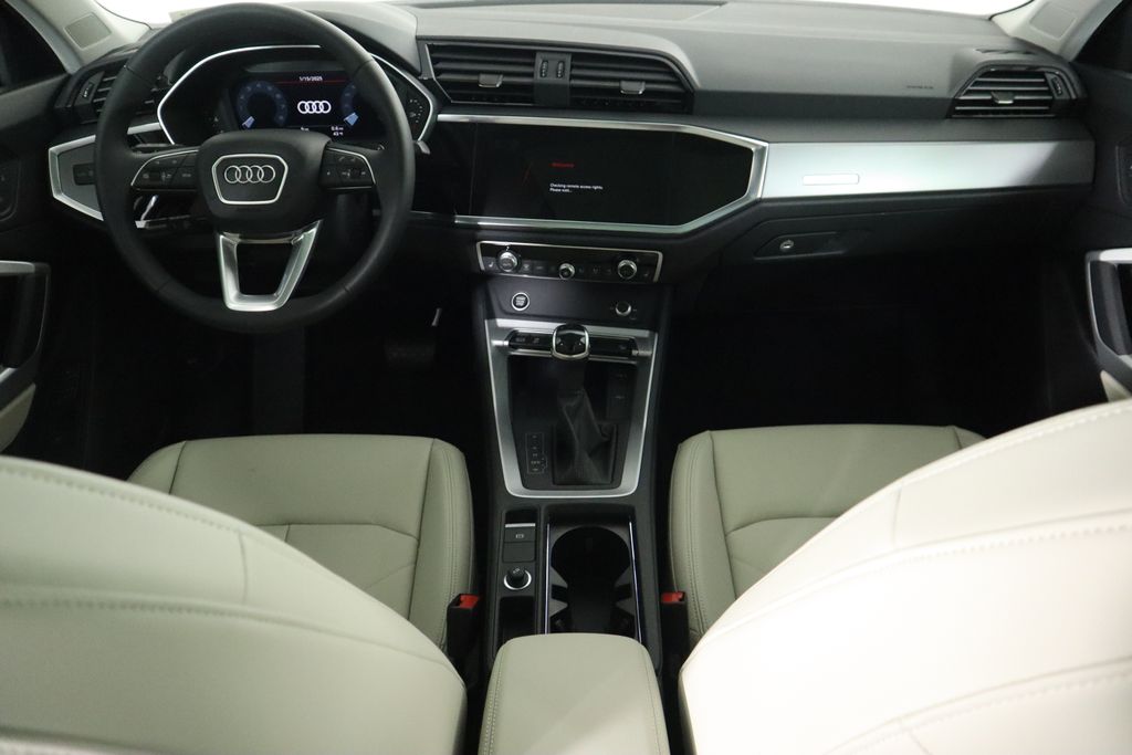 Vehicle image 15 of 34