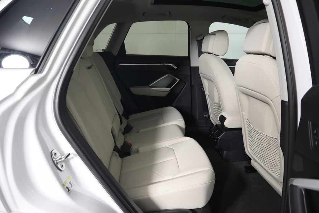Vehicle image 24 of 34