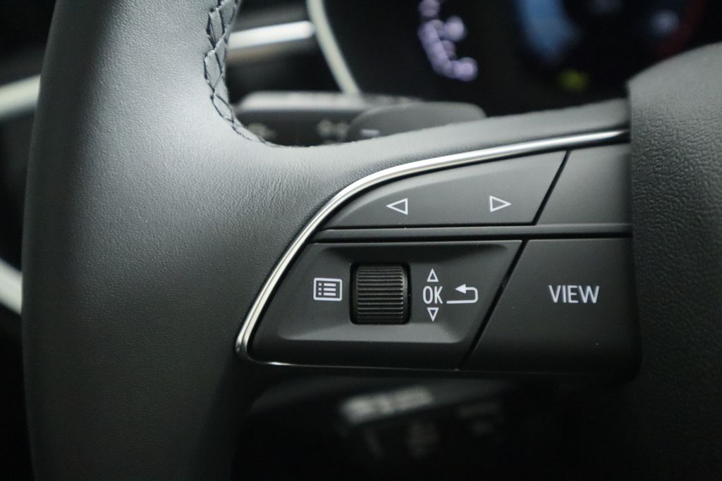Vehicle image 13 of 34