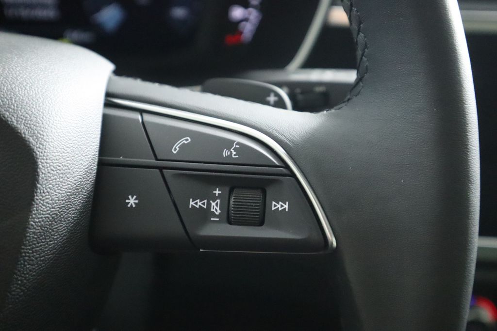 Vehicle image 14 of 34