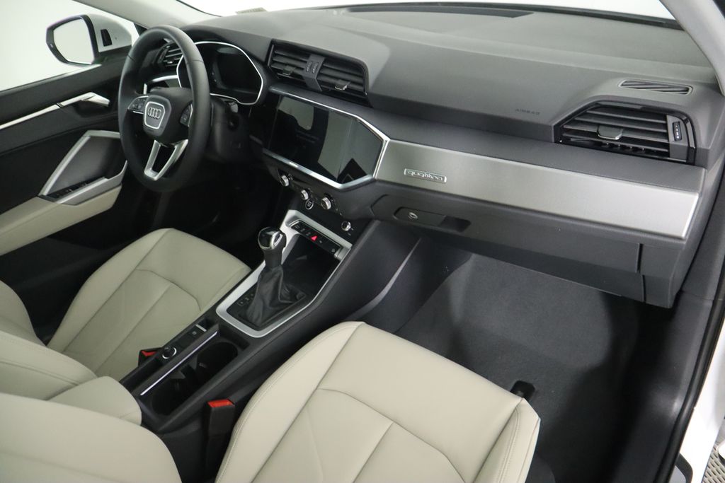 Vehicle image 19 of 34