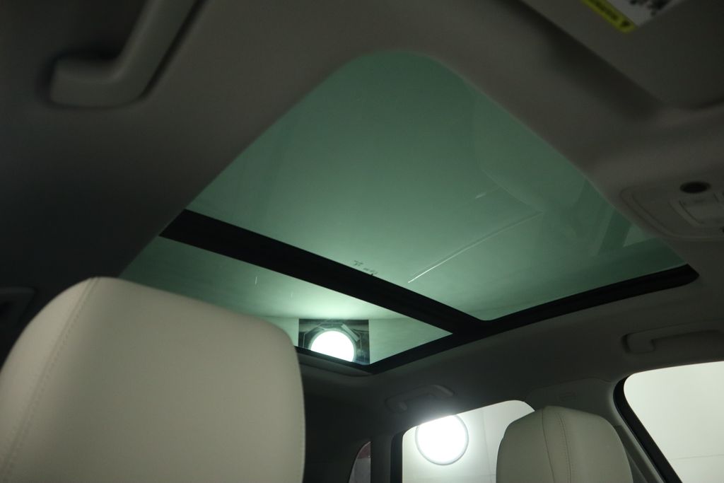 Vehicle image 20 of 34