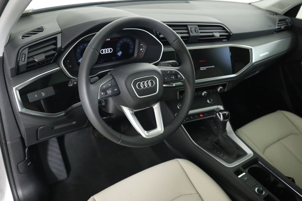 Vehicle image 11 of 34
