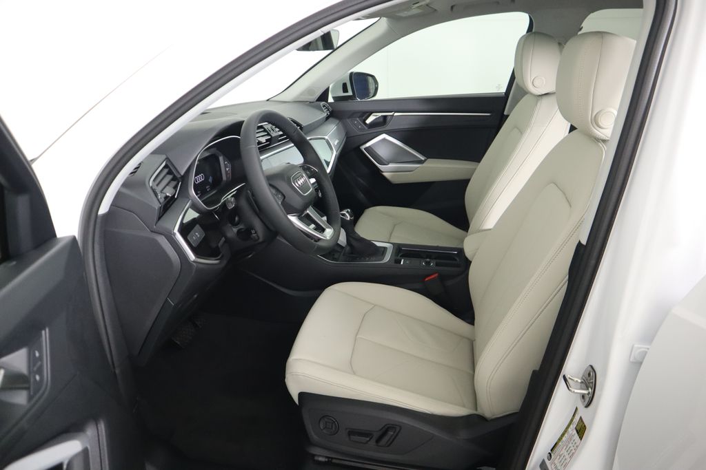 Vehicle image 21 of 34
