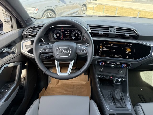 Vehicle image 17 of 23