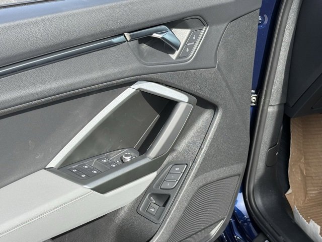 Vehicle image 9 of 23
