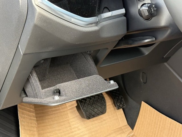 Vehicle image 10 of 23