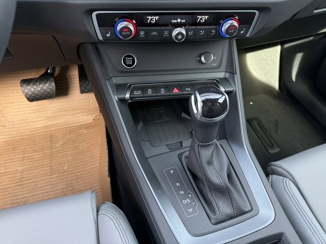 Vehicle image 19 of 23