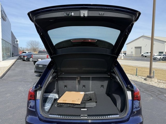 Vehicle image 14 of 23