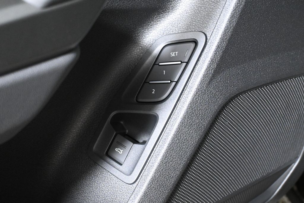 Vehicle image 24 of 29