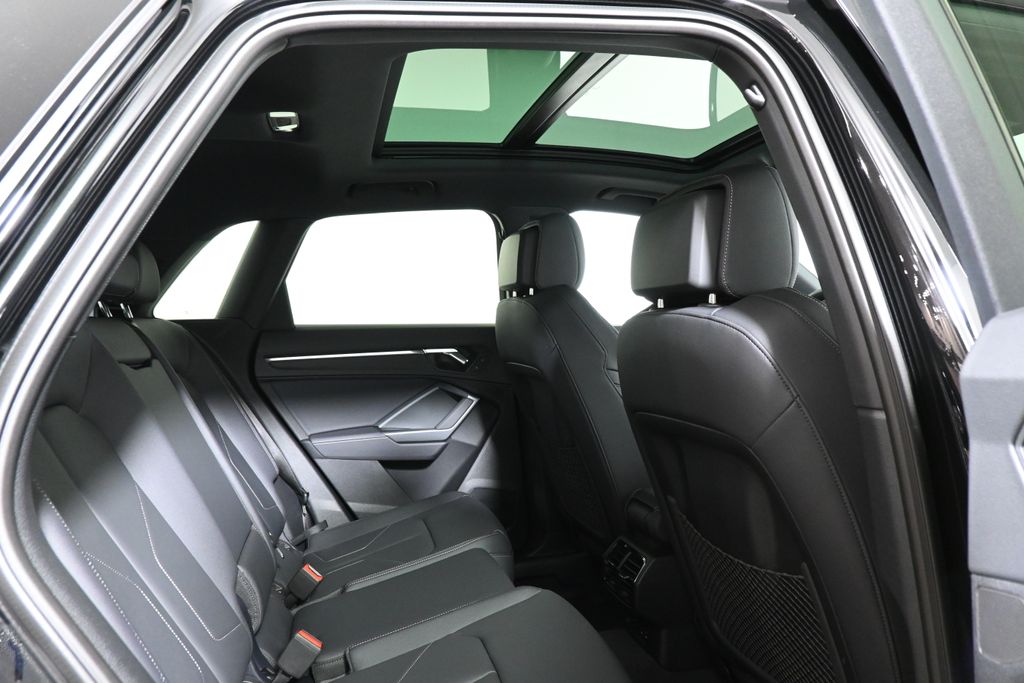 Vehicle image 10 of 29