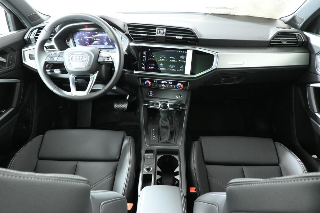 Vehicle image 18 of 29