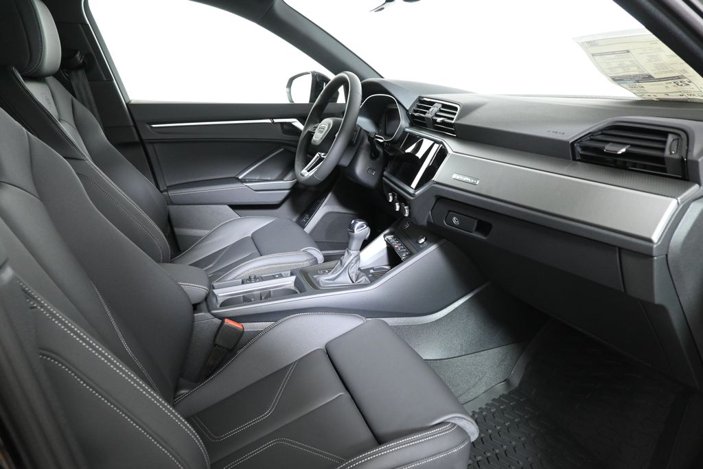 Vehicle image 17 of 29