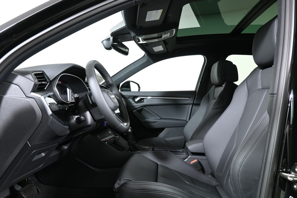 Vehicle image 15 of 29