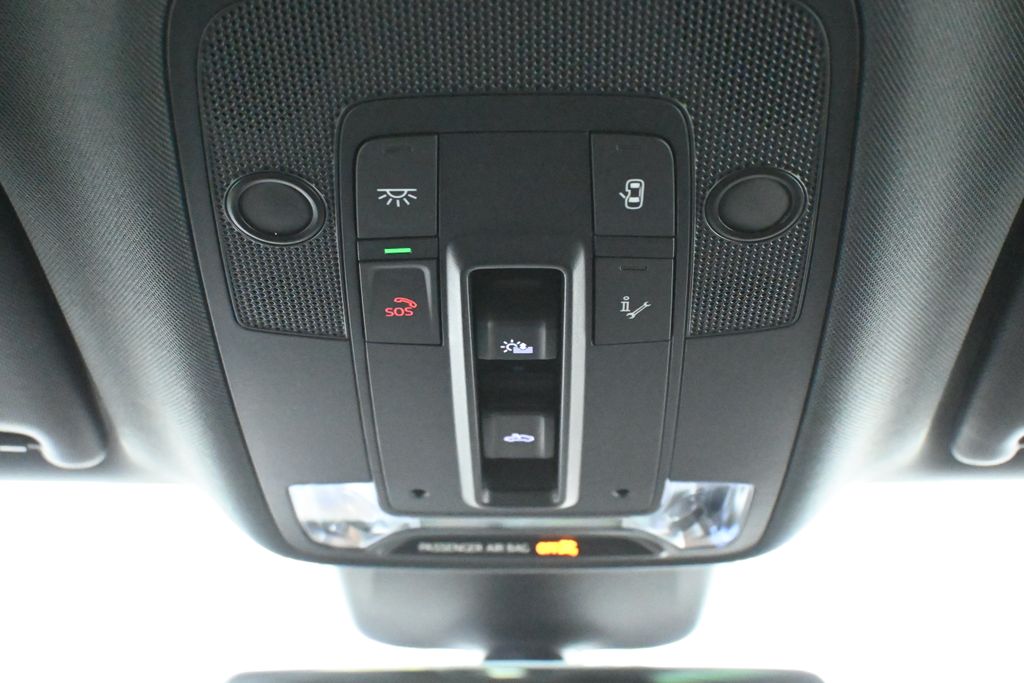 Vehicle image 22 of 29