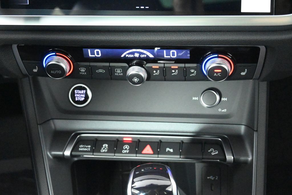 Vehicle image 28 of 29