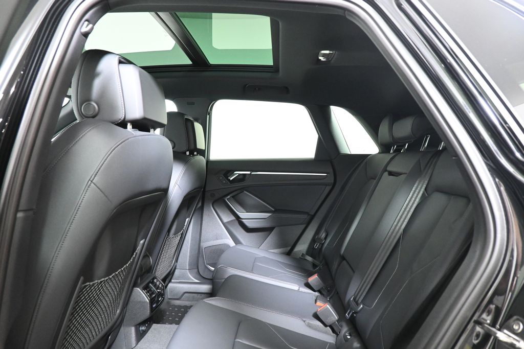 Vehicle image 11 of 29