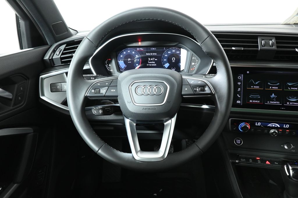 Vehicle image 26 of 29